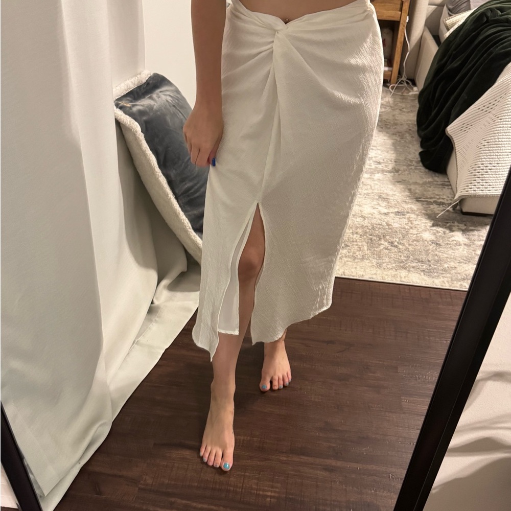 Seaside Beach Cover Up /Casual Skirt Elegant White Women's Front Twist Tie Skirt - Picture 2 of 9